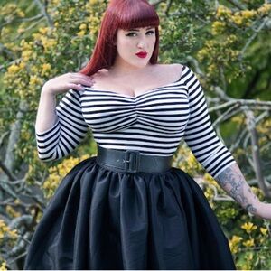 Kayla top black and white strip